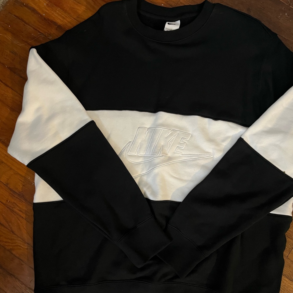 Nike Men's Black and White Crewneck Sweater